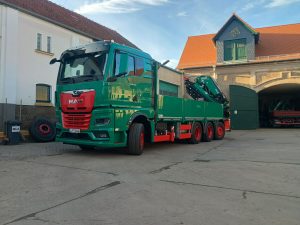 Fuhrpark - 102 4-Achs Pritsche mit Ladekran