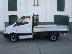 Fuhrpark - 103 Mercedes Benz 2-Achs-Pritsche mit Ladekran