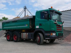 Fuhrpark: 94 Scania-3-Achs Kipper
