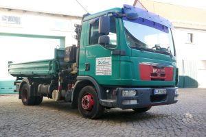 galerie-82-man-2-achs-kipper-mit-ladekran-04